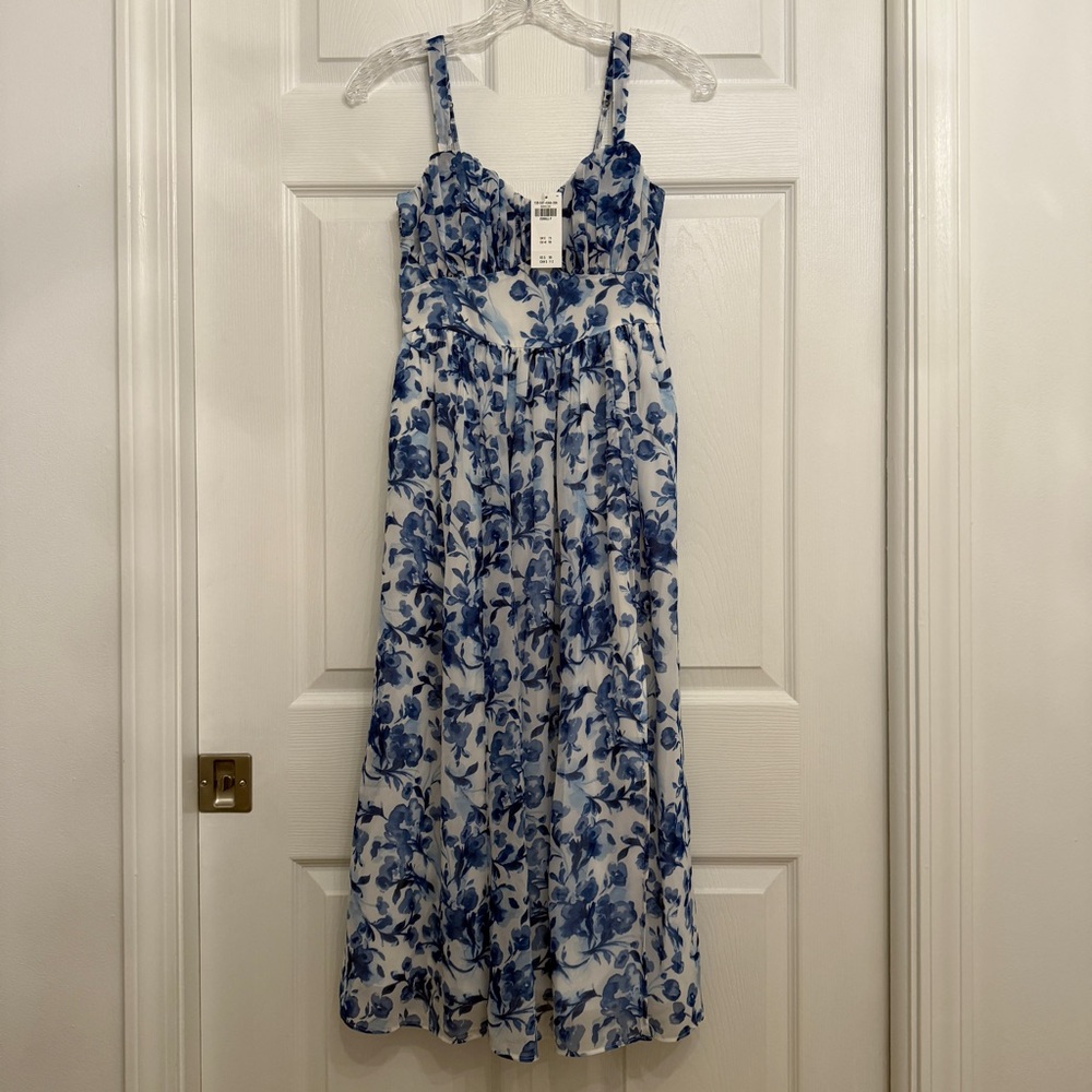{Abercrombie} Blue and White Floral Print Maxi Dress with Side Slit | XSP